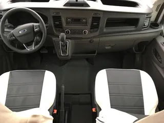 Wohnmobil mit Alkoven - Fahrerraum